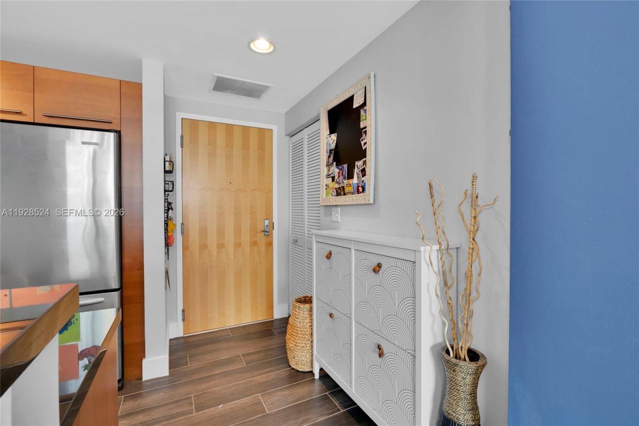 253 NE 2nd St , Unit 1710, Miami, FL 33132 Photo