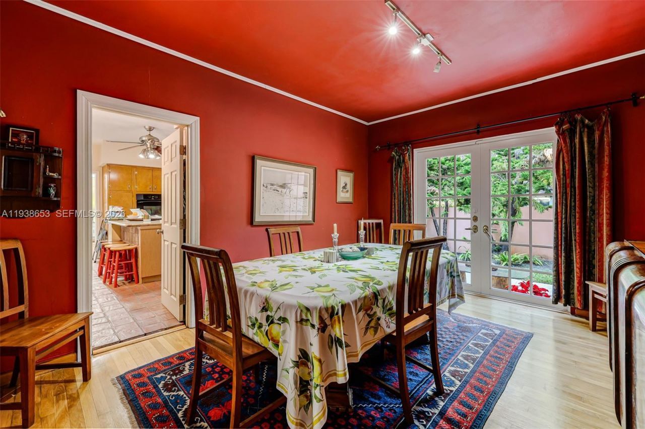 2650 Hilola St, Miami, FL 33133 Photo