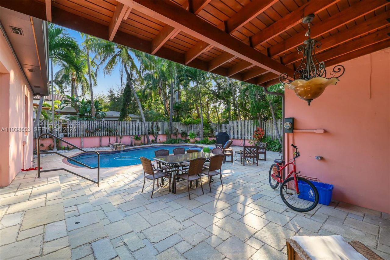 2650 Hilola St, Miami, FL 33133 Photo