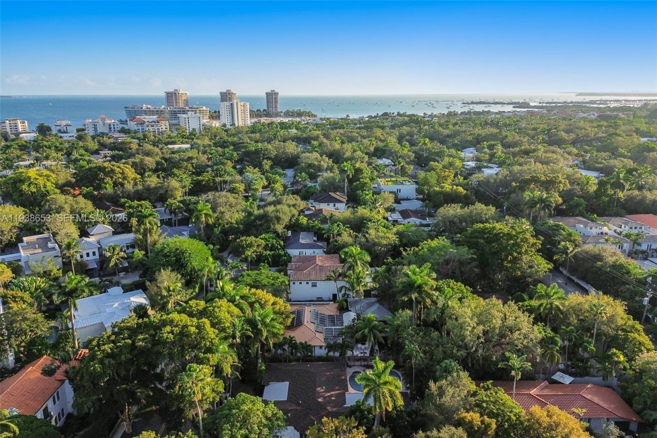 2650 Hilola St, Miami, FL 33133 Photo