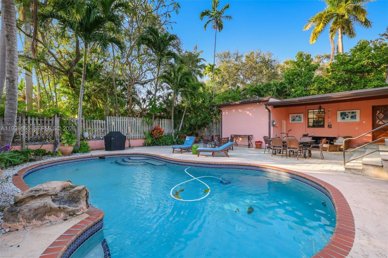 2650 Hilola St, Miami, FL 33133 Photo