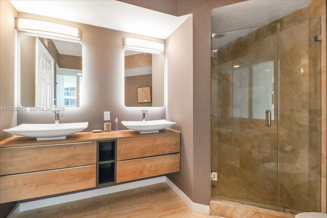 18671 Collins Ave , Unit 2404, Sunny Isles Beach, FL 33160 Photo