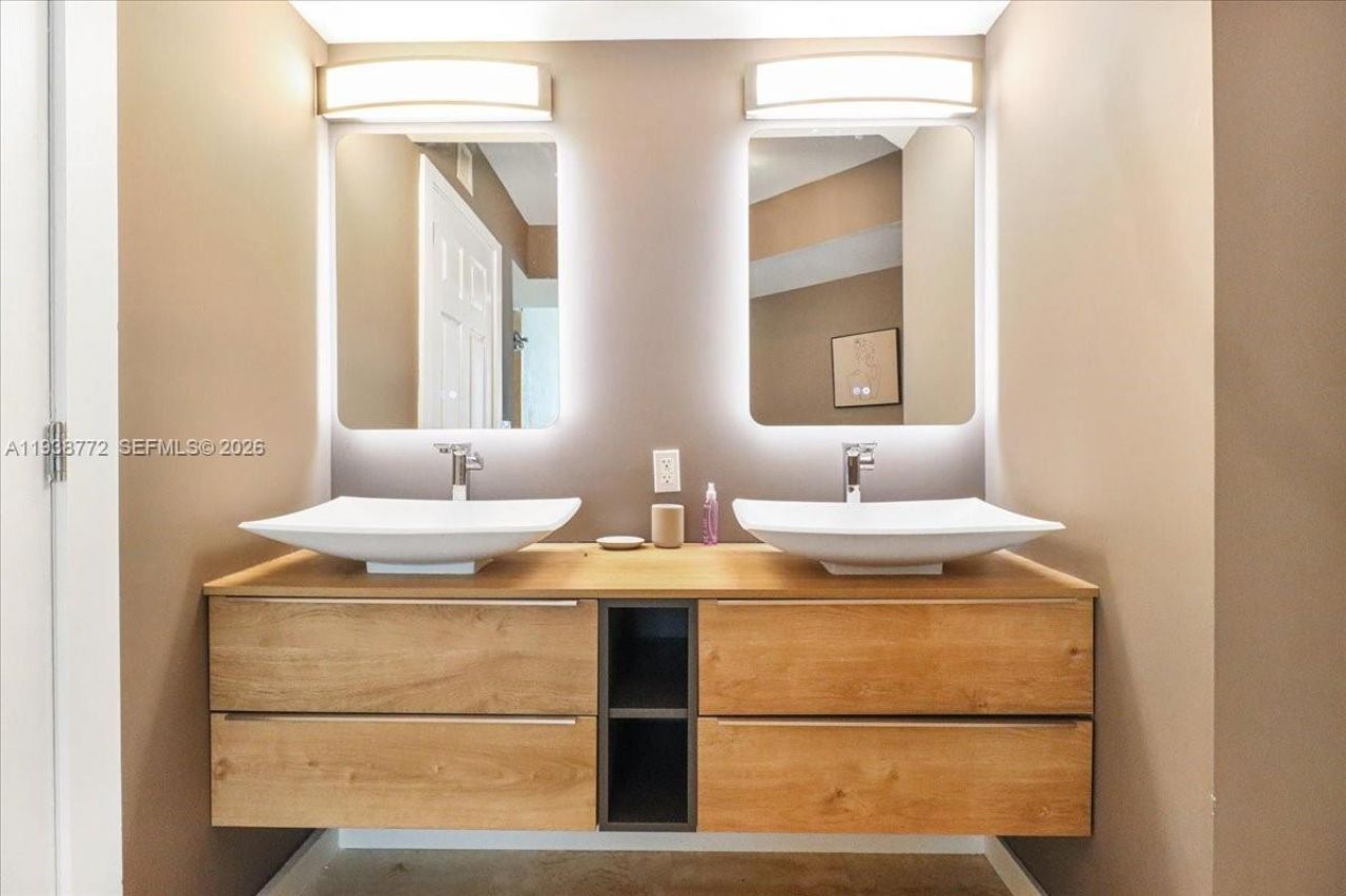 18671 Collins Ave , Unit 2404, Sunny Isles Beach, FL 33160 Photo