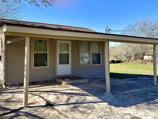 1215 Plum, Floresville, TX 78114