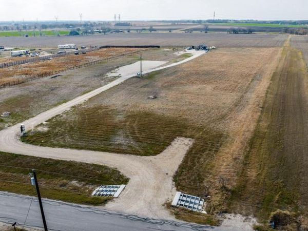 709 County Road 333, Granger, TX 76530