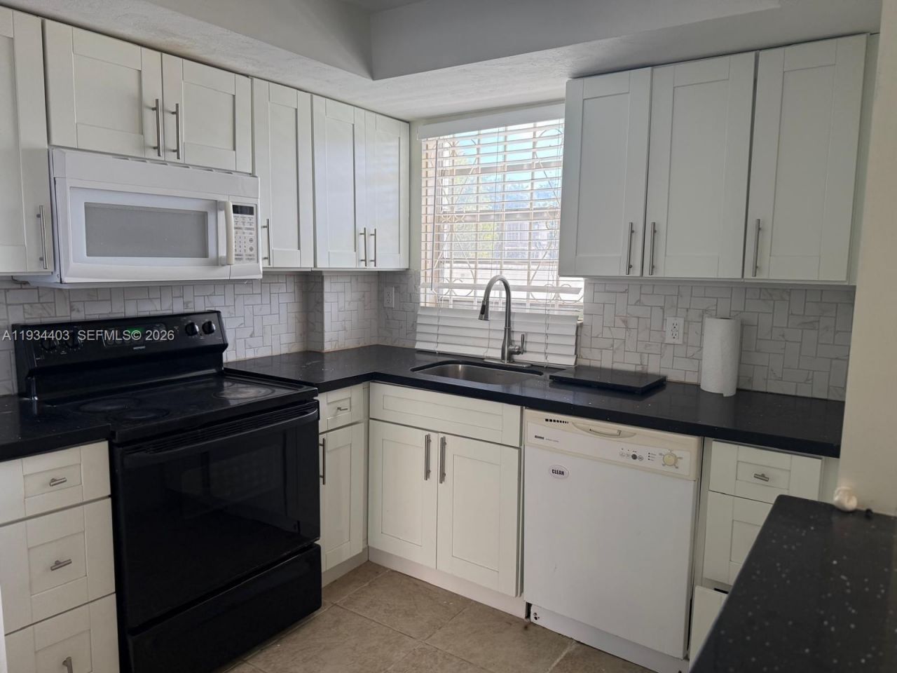 910 Michigan Ave , Unit 305, Miami Beach, FL 33139 Photo