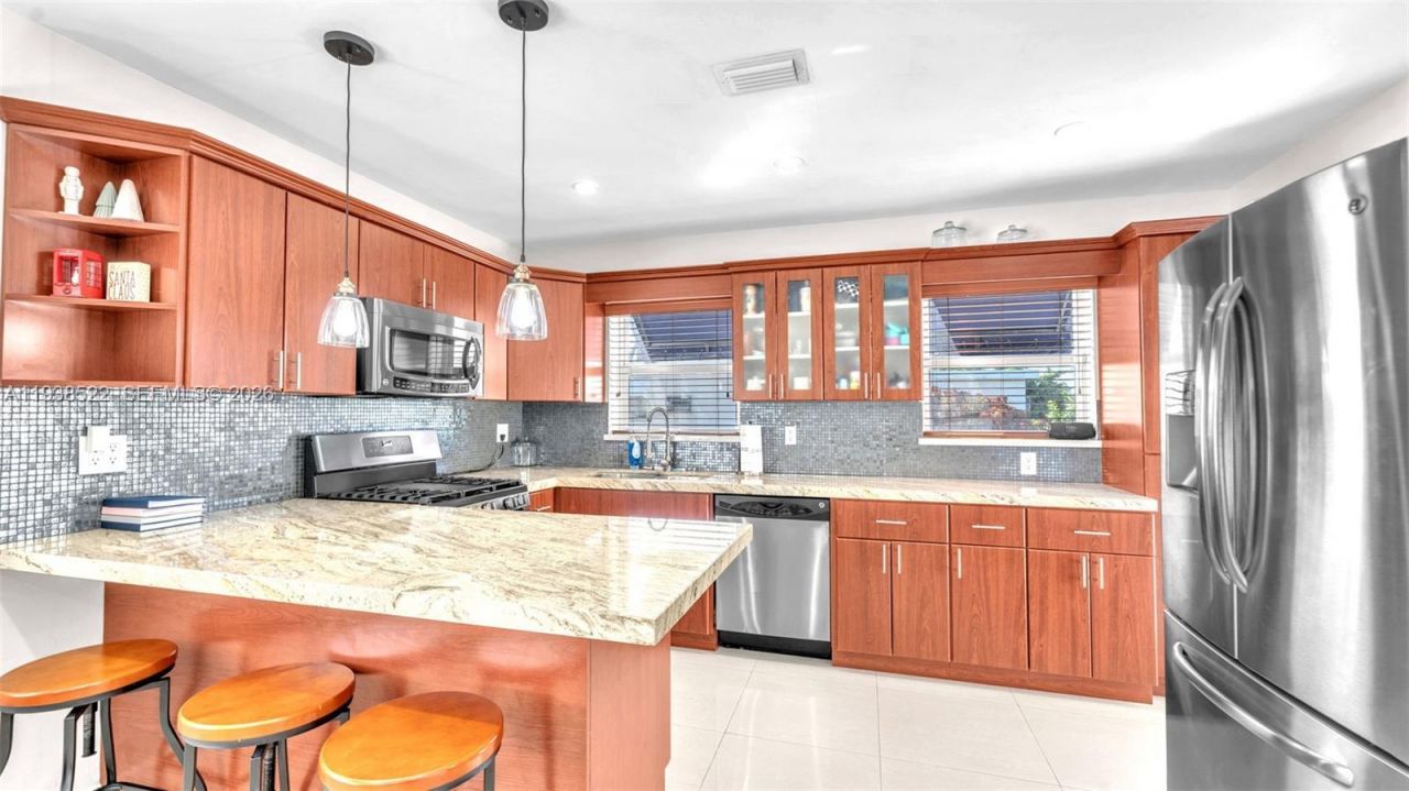 8261 SW 27th St, Miami, FL 33155 Photo