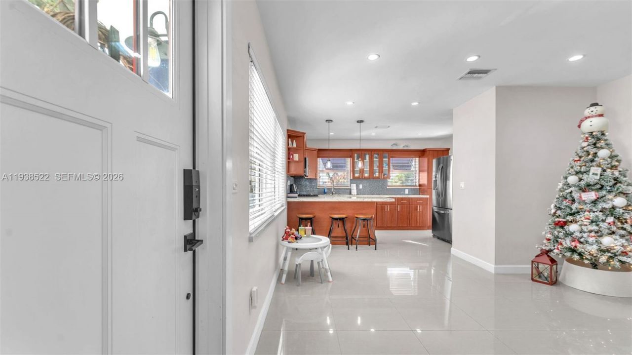 8261 SW 27th St, Miami, FL 33155 Photo