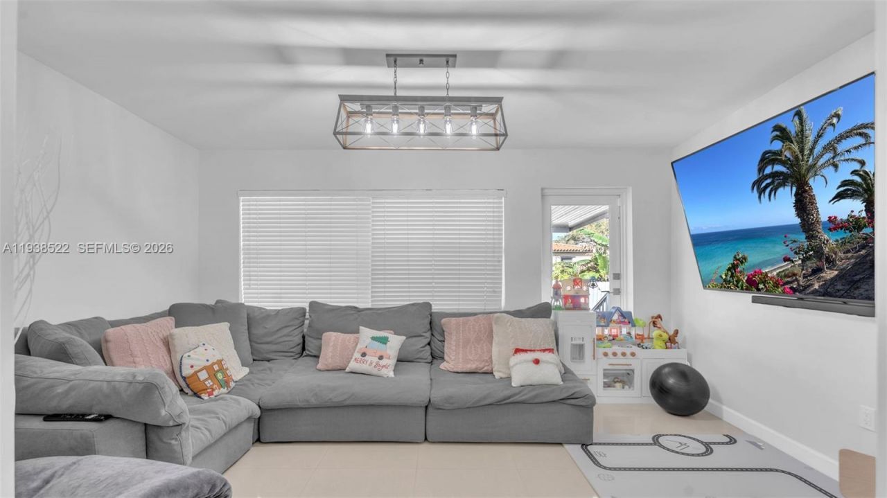 8261 SW 27th St, Miami, FL 33155 Photo