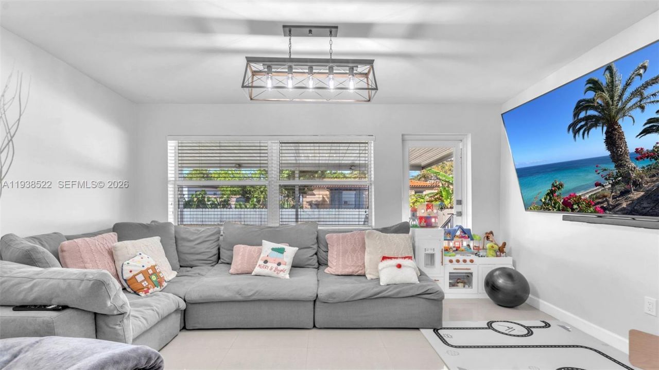 8261 SW 27th St, Miami, FL 33155 Photo