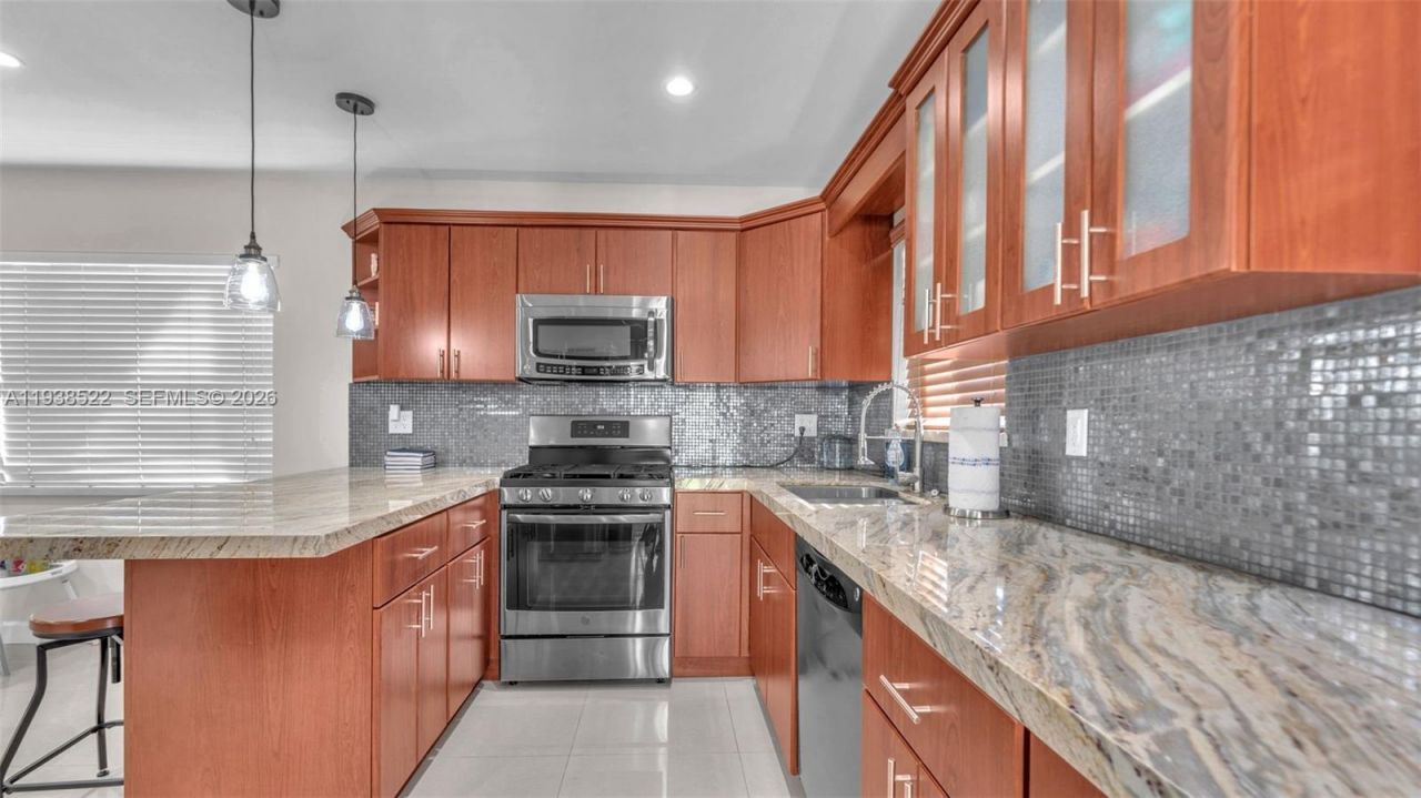 8261 SW 27th St, Miami, FL 33155 Photo