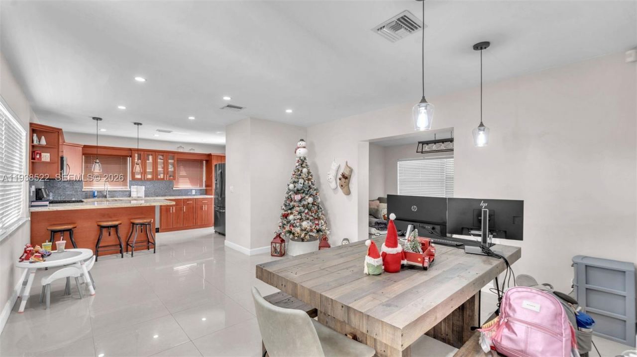 8261 SW 27th St, Miami, FL 33155 Photo