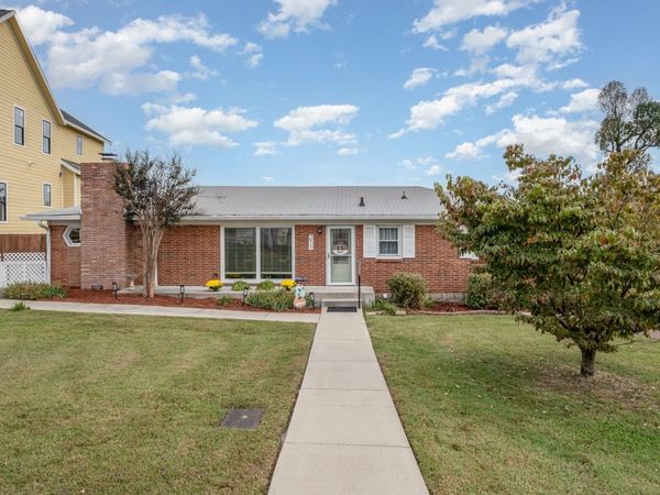 211 Perlen Dr, Nashville, TN 37206