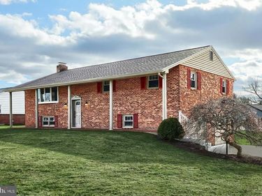 113 BRANT DRIVE, DALLASTOWN, PA 17313