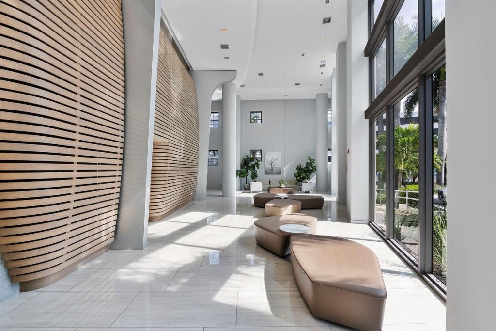 6620 Indian Creek Drive, Unit 315, Miami Beach, FL 33141 Photo