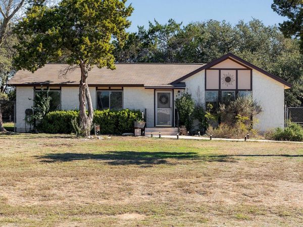 500 Grand Prairie CIR, Dripping Springs, TX 78620