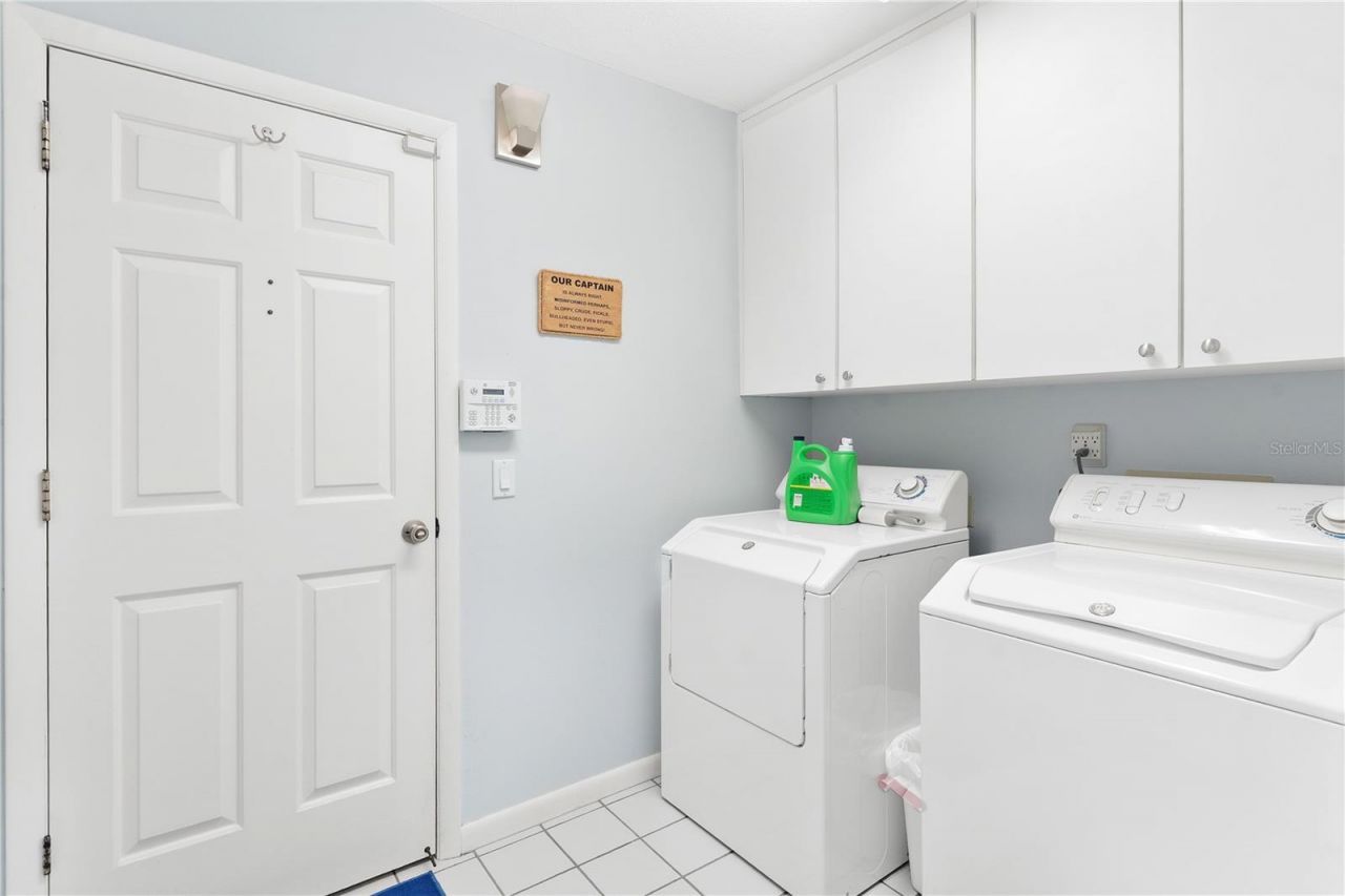 402 Clusterwood Drive, Yalaha, FL 34797 Photo