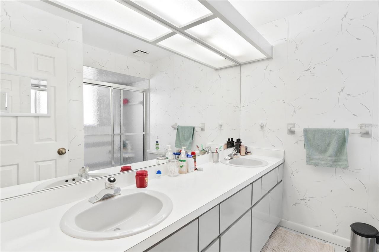 402 Clusterwood Drive, Yalaha, FL 34797 Photo