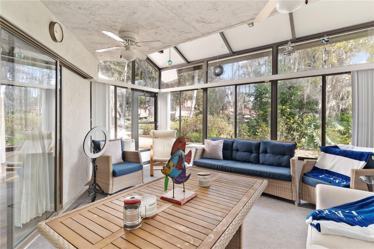 402 Clusterwood Drive, Yalaha, FL 34797 Photo