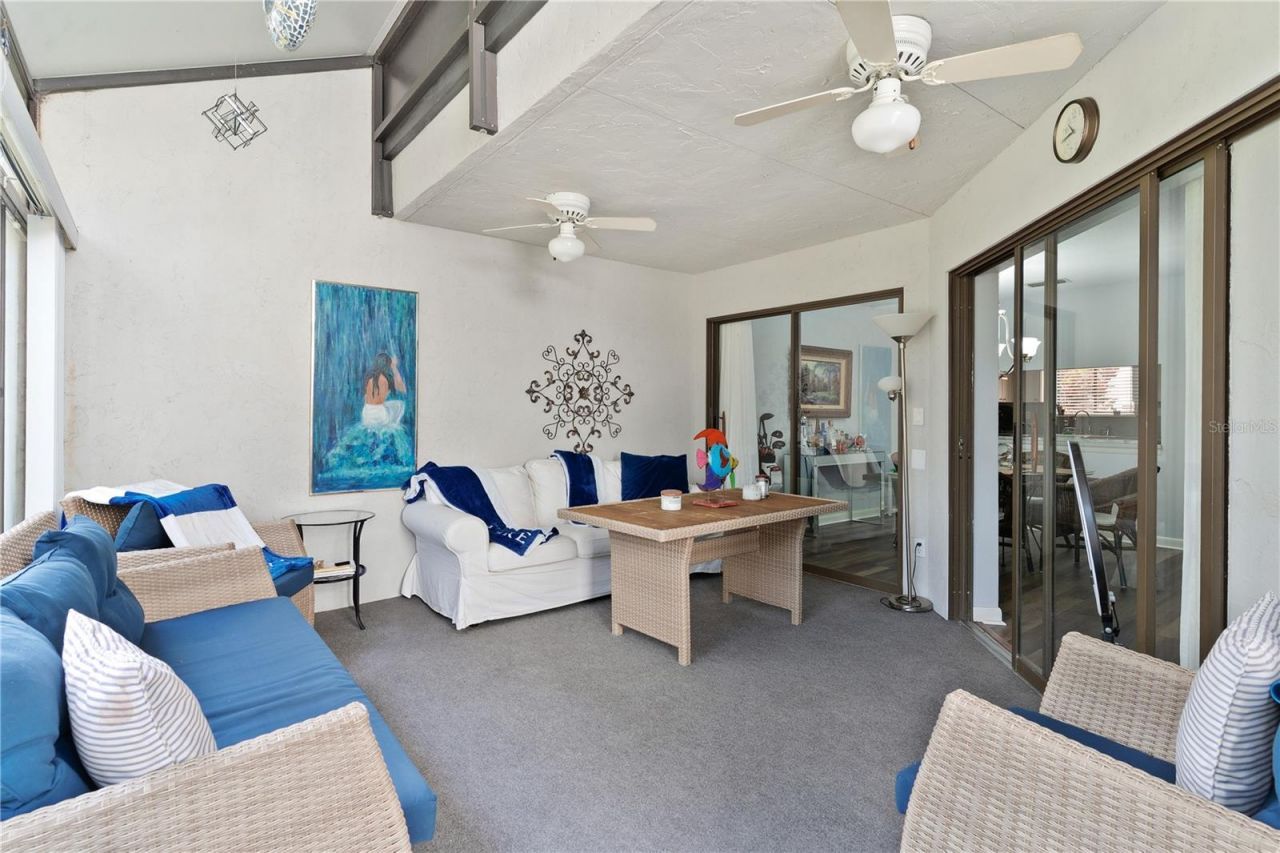 402 Clusterwood Drive, Yalaha, FL 34797 Photo