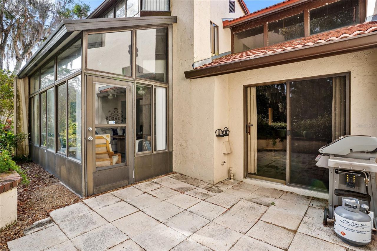 402 Clusterwood Drive, Yalaha, FL 34797 Photo