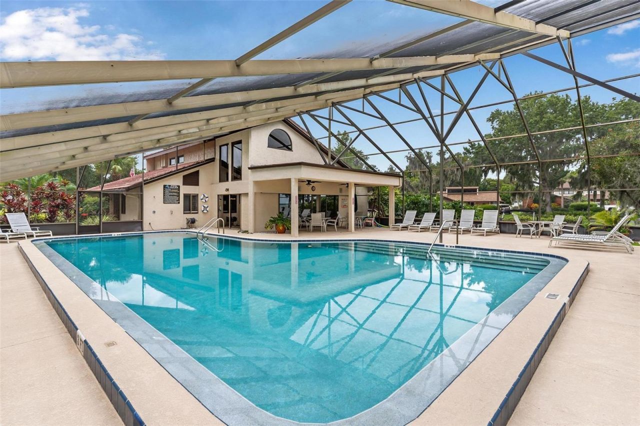 402 Clusterwood Drive, Yalaha, FL 34797 Photo