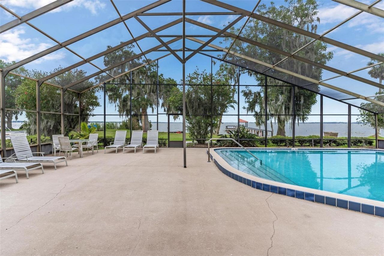 402 Clusterwood Drive, Yalaha, FL 34797 Photo