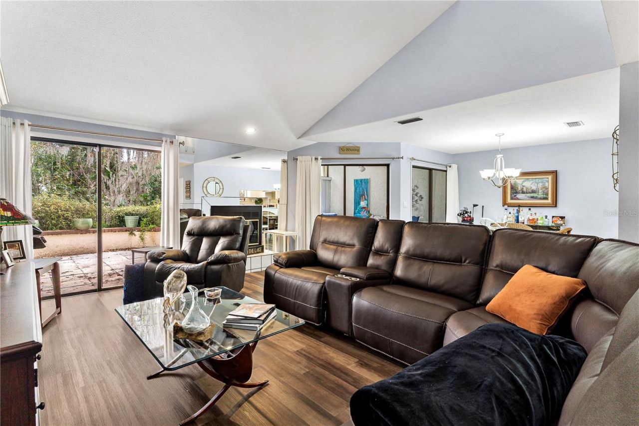 402 Clusterwood Drive, Yalaha, FL 34797 Photo