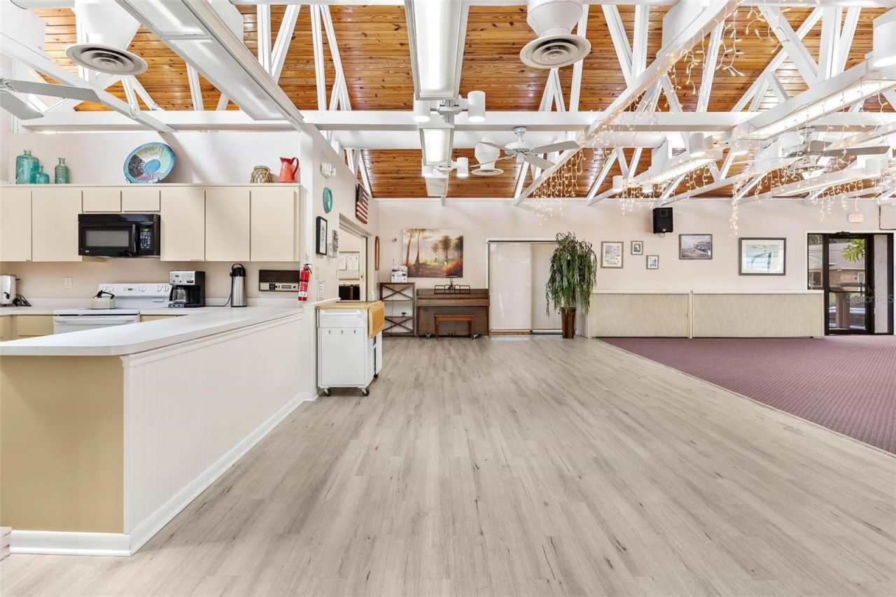 402 Clusterwood Drive, Yalaha, FL 34797 Photo