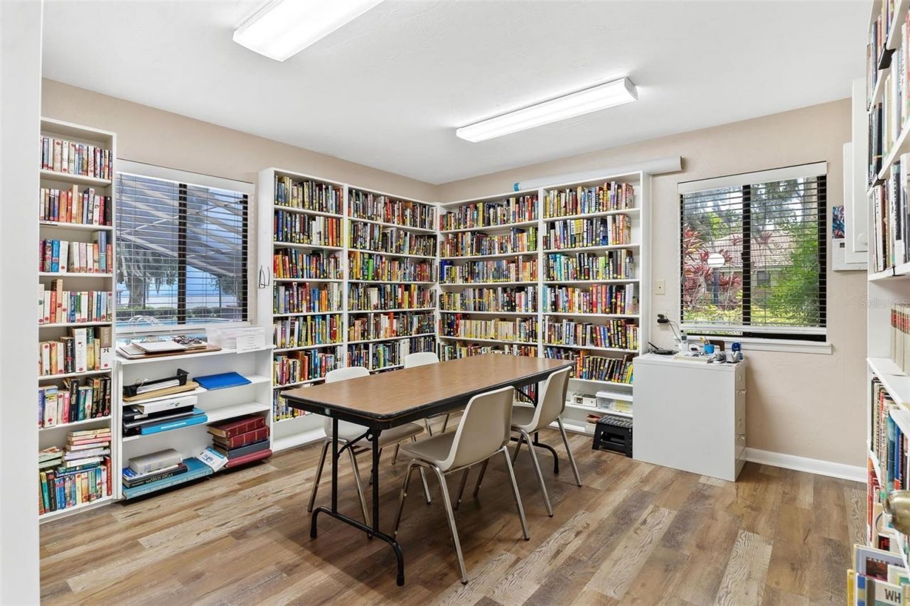 402 Clusterwood Drive, Yalaha, FL 34797 Photo