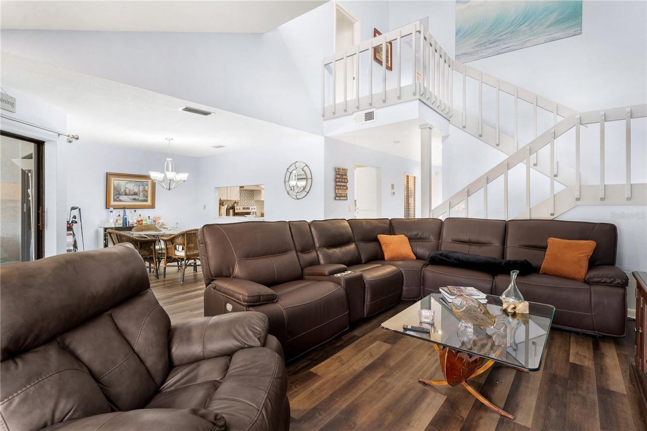 402 Clusterwood Drive, Yalaha, FL 34797 Photo