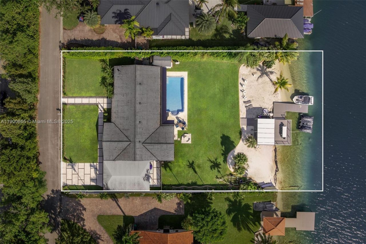 9440 SW 136th St , Miami, FL 33176 Photo