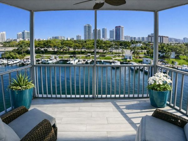 200 Diplomat Pkwy, Unit 626, Hallandale Beach, FL 33009