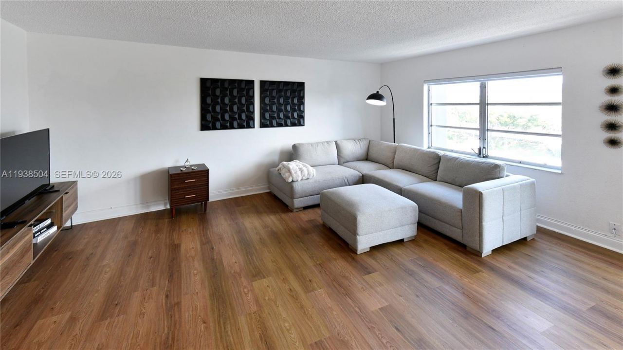 200 Diplomat Pkwy, Unit 626, Hallandale Beach, FL 33009 Photo