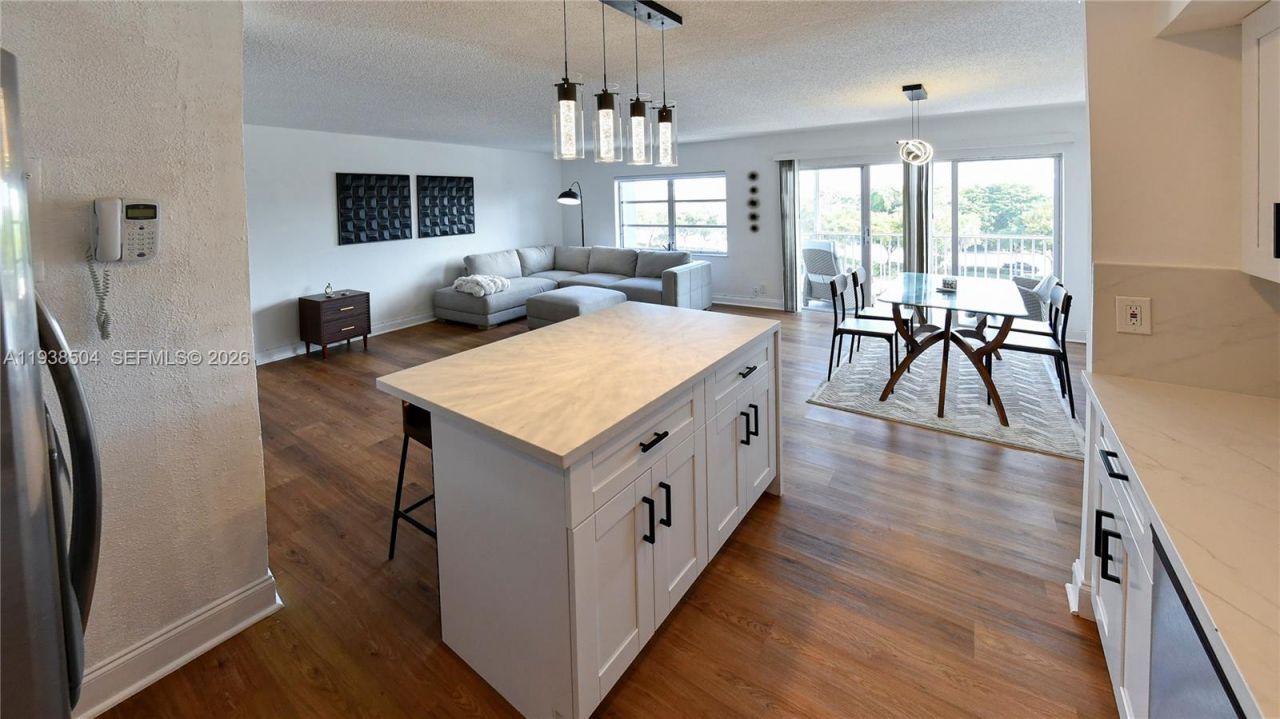 200 Diplomat Pkwy, Unit 626, Hallandale Beach, FL 33009 Photo