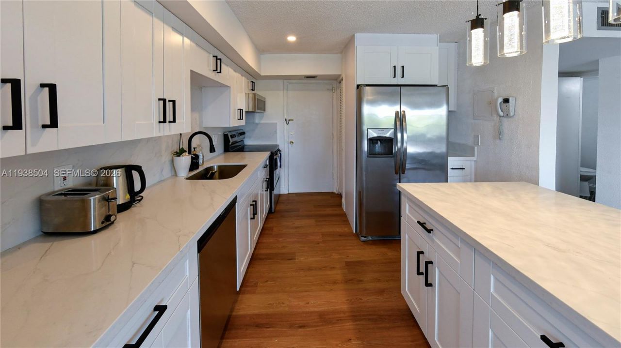 200 Diplomat Pkwy, Unit 626, Hallandale Beach, FL 33009 Photo