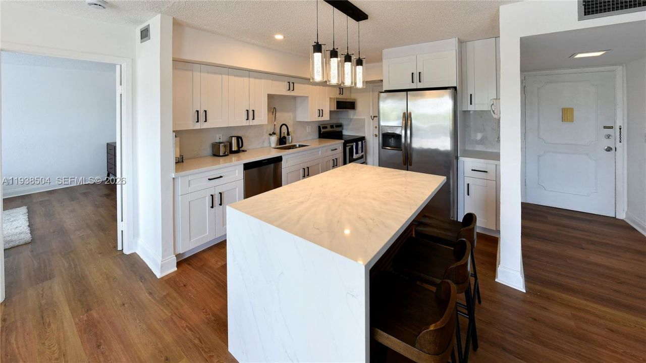 200 Diplomat Pkwy, Unit 626, Hallandale Beach, FL 33009 Photo