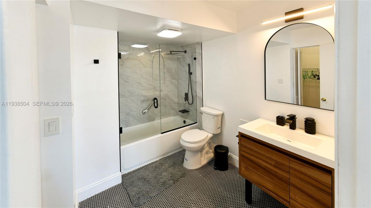 200 Diplomat Pkwy, Unit 626, Hallandale Beach, FL 33009 Photo