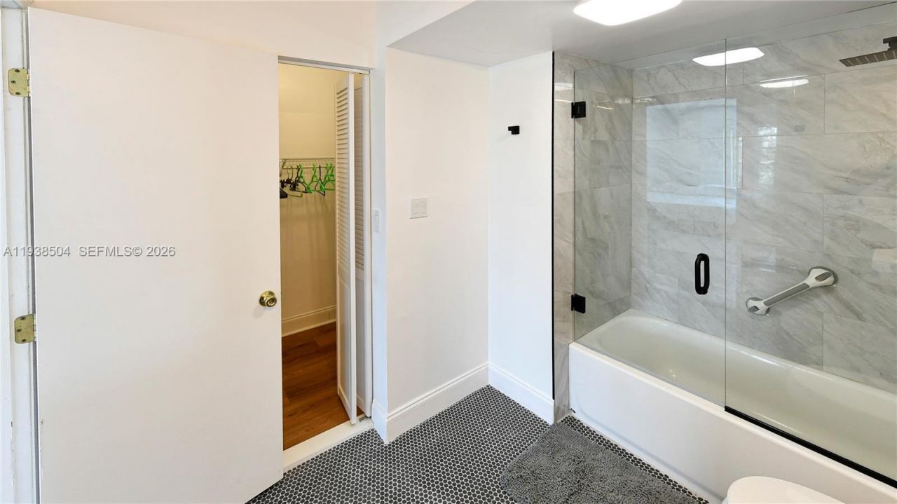 200 Diplomat Pkwy, Unit 626, Hallandale Beach, FL 33009 Photo