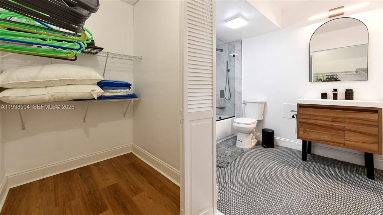 200 Diplomat Pkwy, Unit 626, Hallandale Beach, FL 33009 Photo