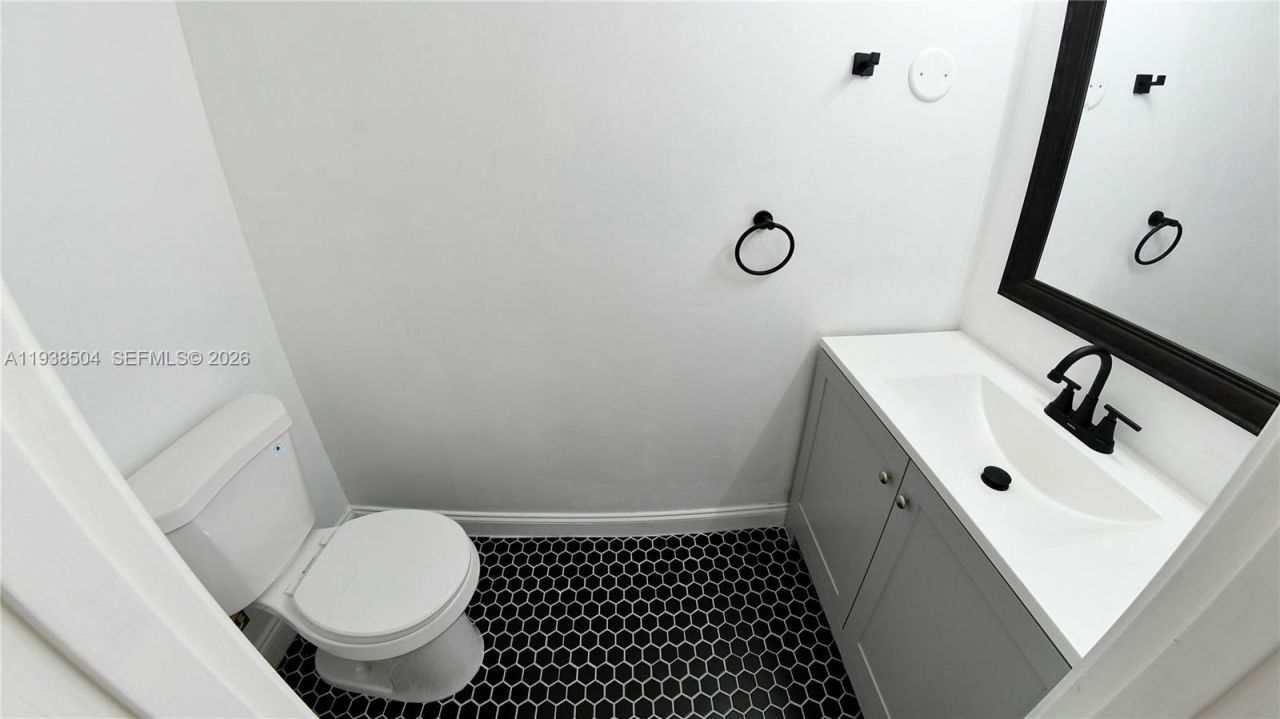 200 Diplomat Pkwy, Unit 626, Hallandale Beach, FL 33009 Photo