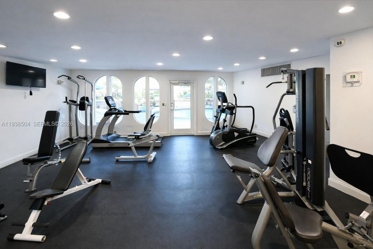 200 Diplomat Pkwy, Unit 626, Hallandale Beach, FL 33009 Photo