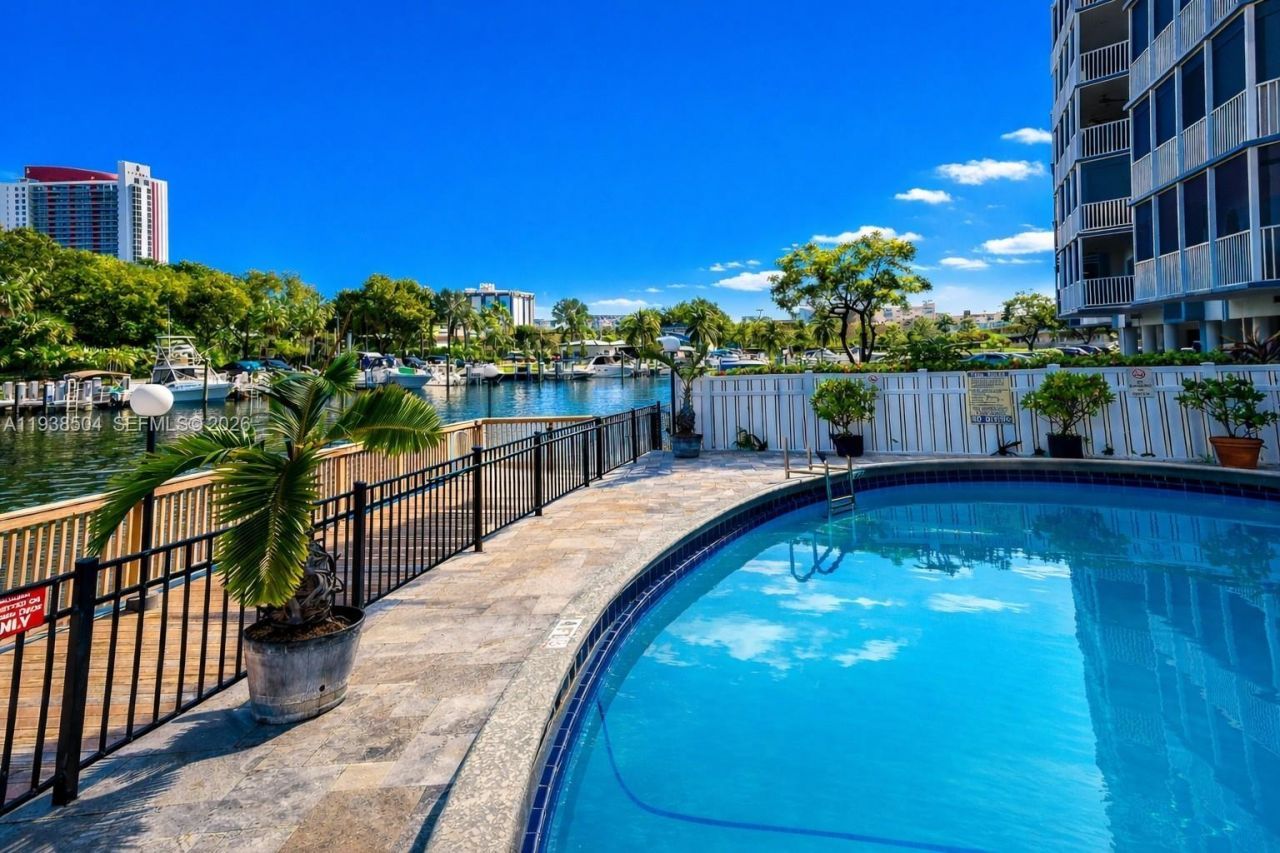 200 Diplomat Pkwy, Unit 626, Hallandale Beach, FL 33009 Photo