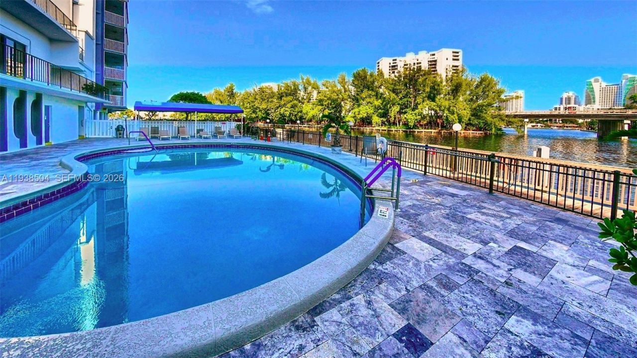 200 Diplomat Pkwy, Unit 626, Hallandale Beach, FL 33009 Photo