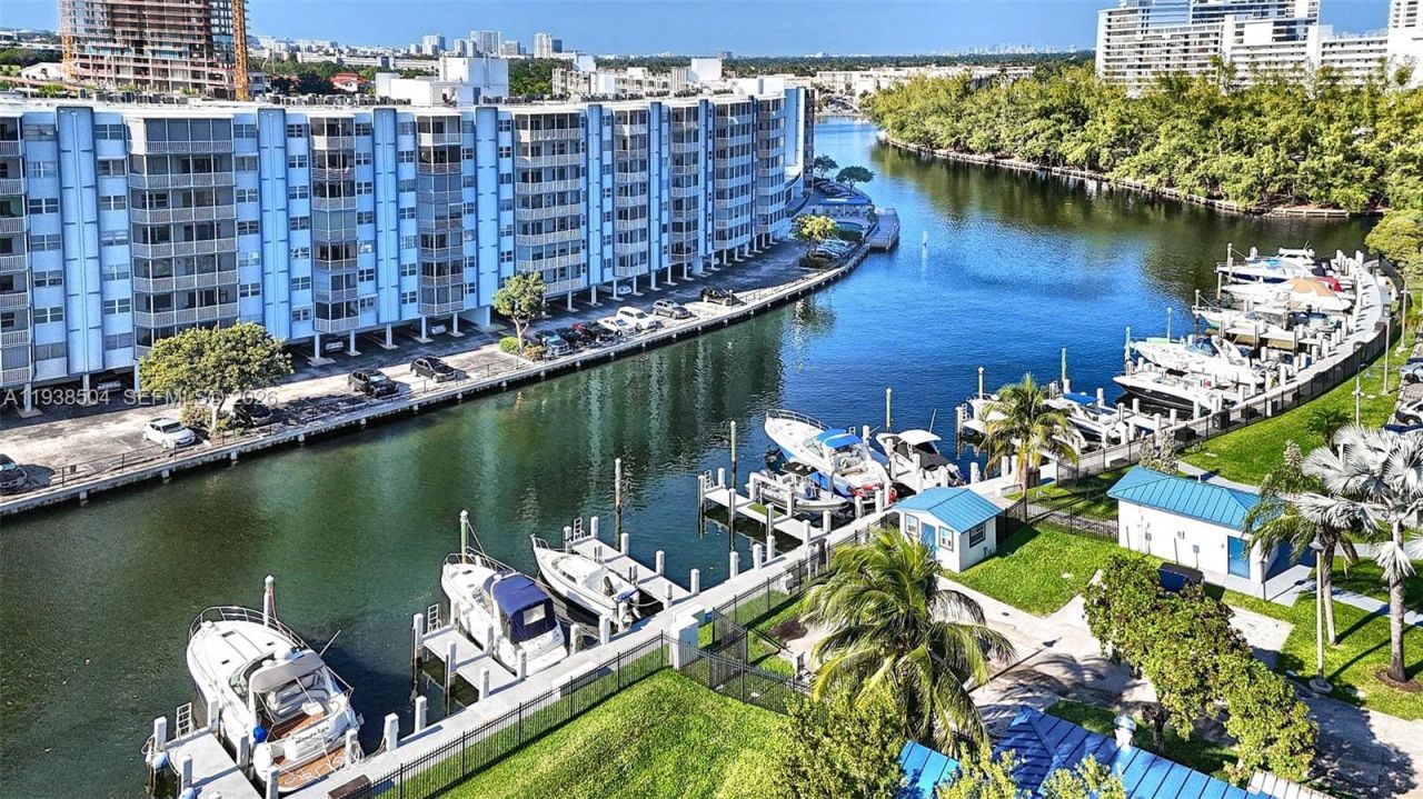 200 Diplomat Pkwy, Unit 626, Hallandale Beach, FL 33009 Photo