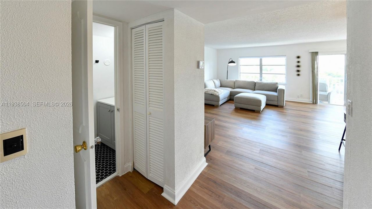 200 Diplomat Pkwy, Unit 626, Hallandale Beach, FL 33009 Photo