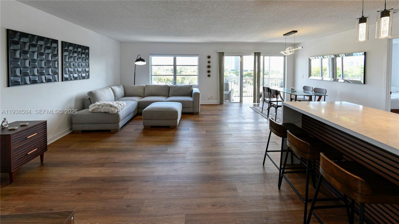 200 Diplomat Pkwy, Unit 626, Hallandale Beach, FL 33009 Photo