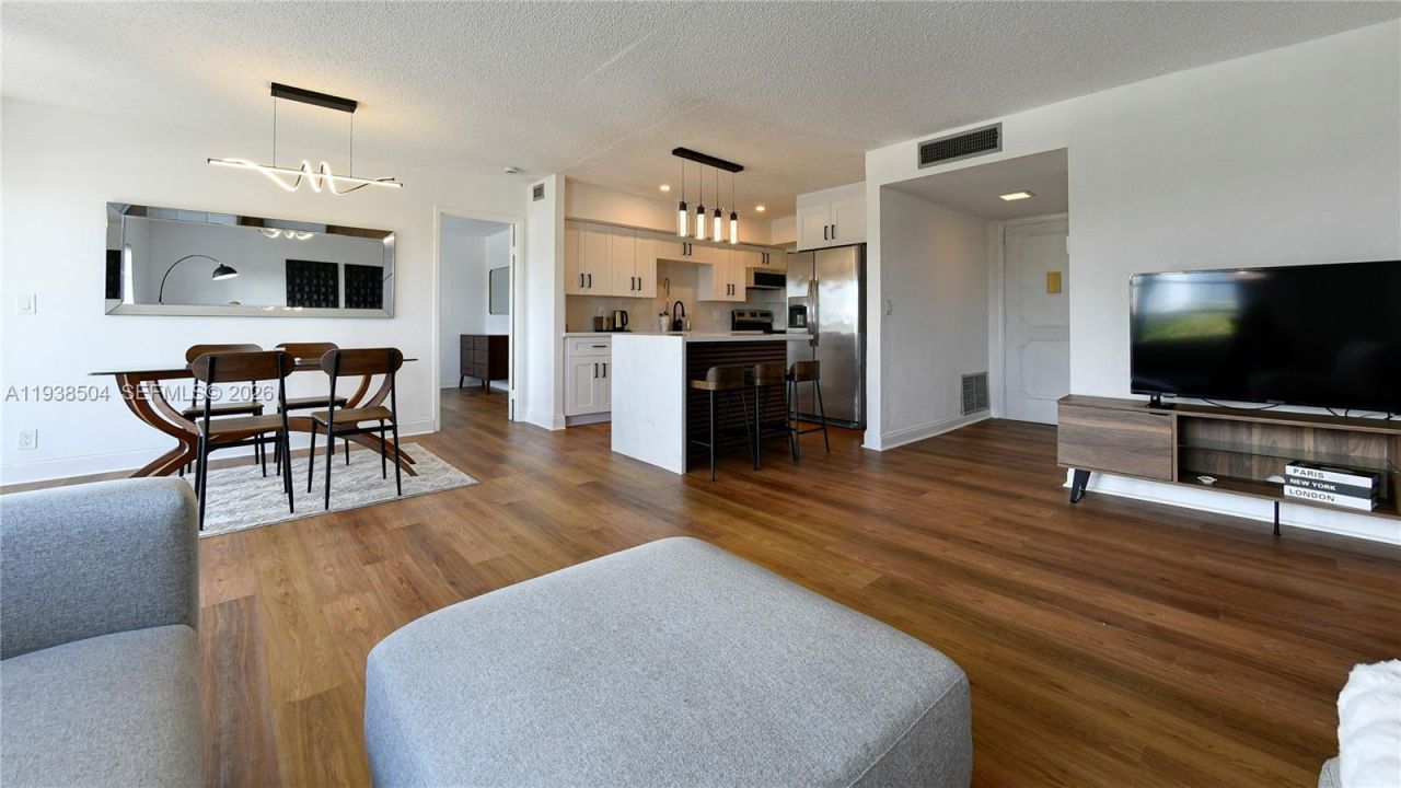 200 Diplomat Pkwy, Unit 626, Hallandale Beach, FL 33009 Photo