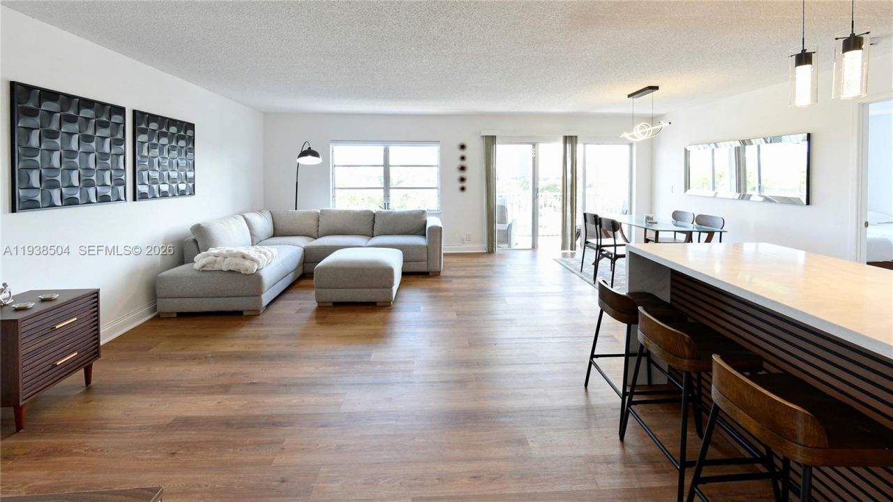 200 Diplomat Pkwy, Unit 626, Hallandale Beach, FL 33009 Photo