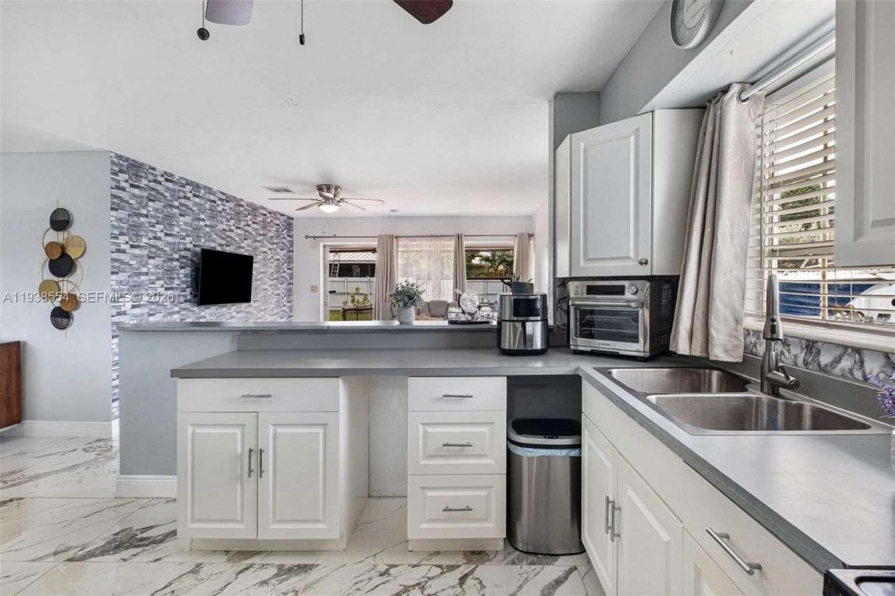 10330 SW 157th St, Miami, FL 33157 Photo